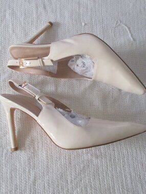 Coutgo size 11 white slingbacks